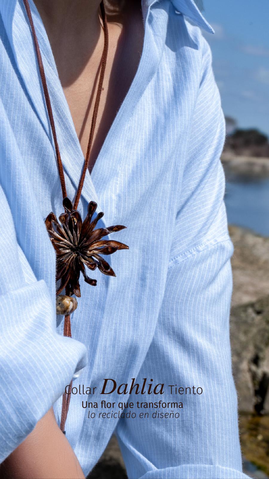 COLLAR DAHLIA TIENTO MARRON