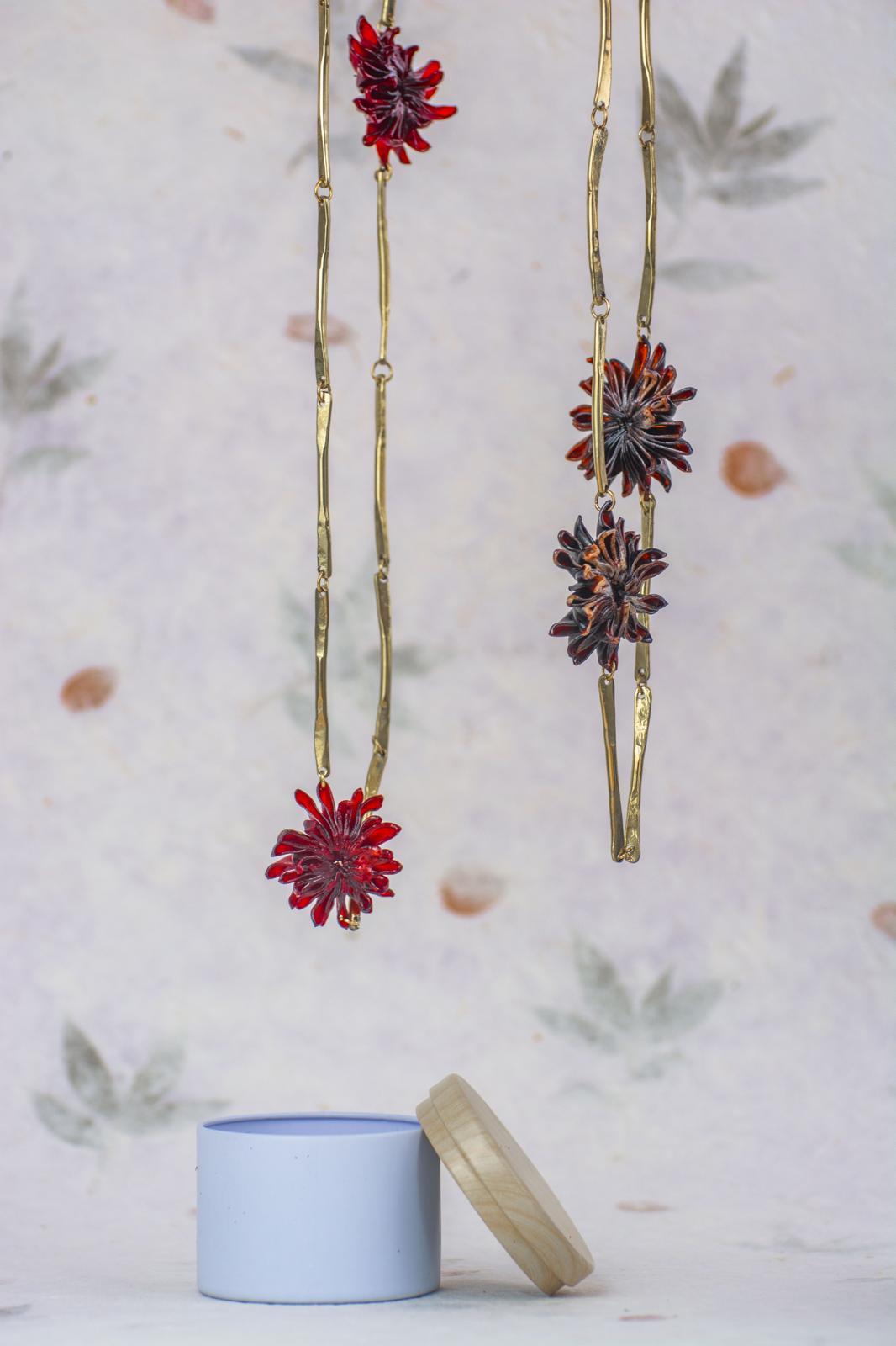 COLLAR DAHLIA DOBLE ROJO