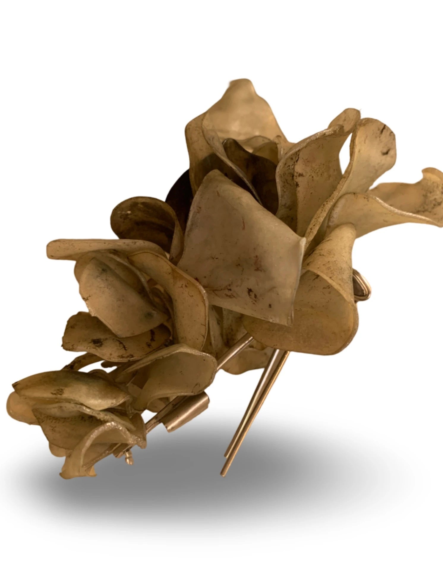 PRENDEDOR PETALOS MOSTAZA